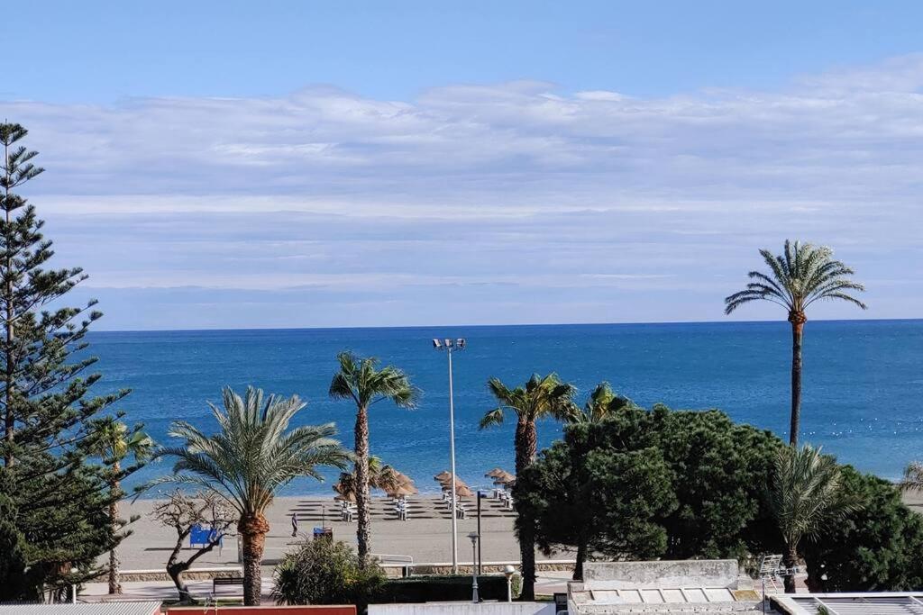 Precioso Apartamento Frente A La Playa Torre Del Mar Kültér fotó