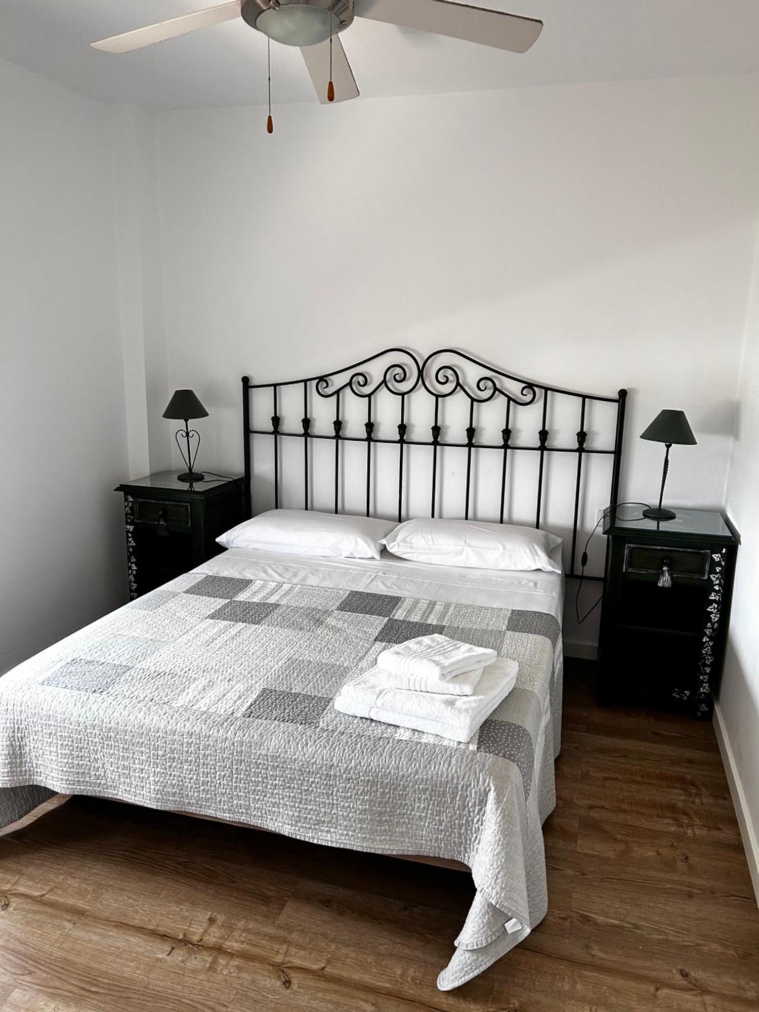 Precioso Apartamento Frente A La Playa Torre Del Mar Kültér fotó