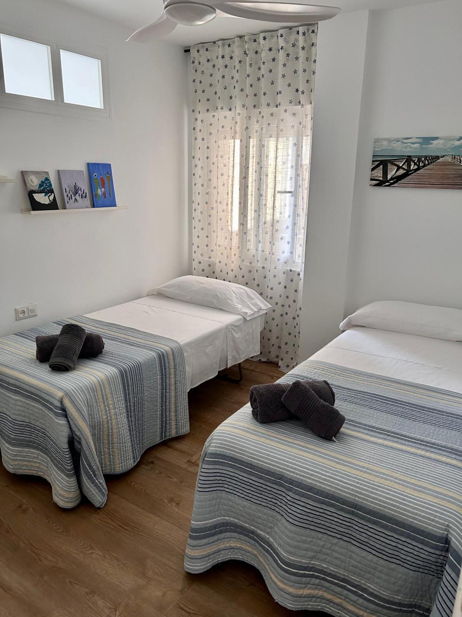 Precioso Apartamento Frente A La Playa Torre Del Mar Kültér fotó
